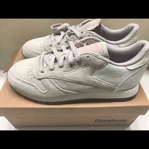 Reebok Womens CL Leather EB Fashion sneaker size 8